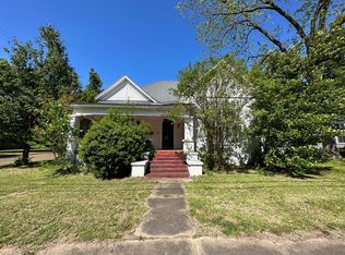 425 Calhoun St, West Point, MS 39773