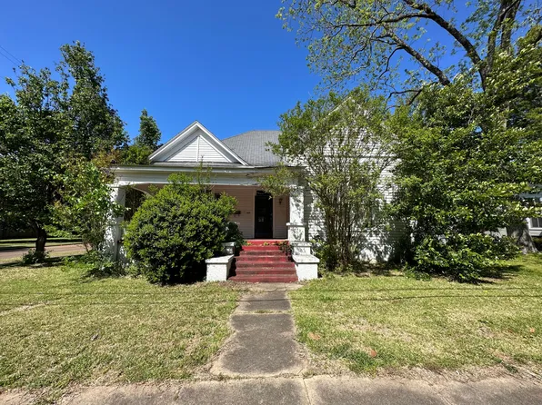 425 Calhoun St, West Point, MS 39773