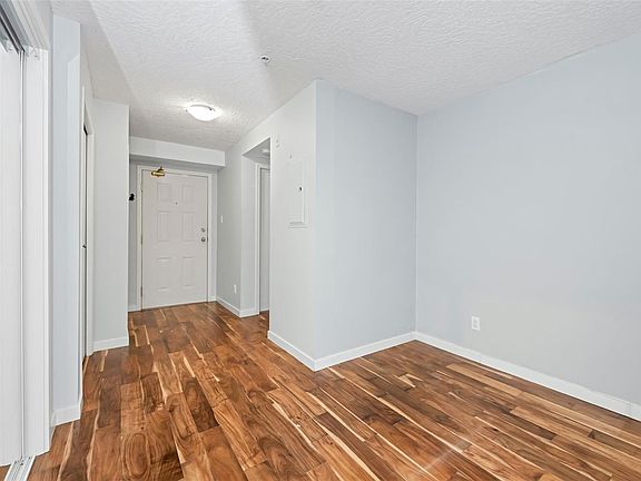3rd image of 520 Dunedin St #106