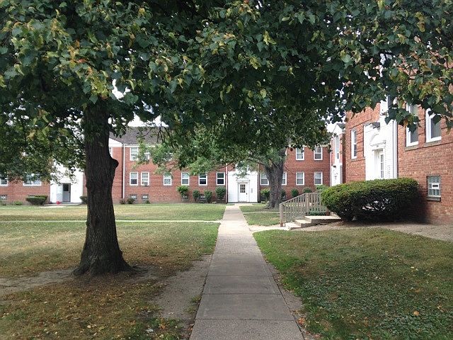2nd image of 1850 Forest Hills Blvd APT 3