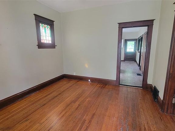 2nd image of 4083 Schiller Pl