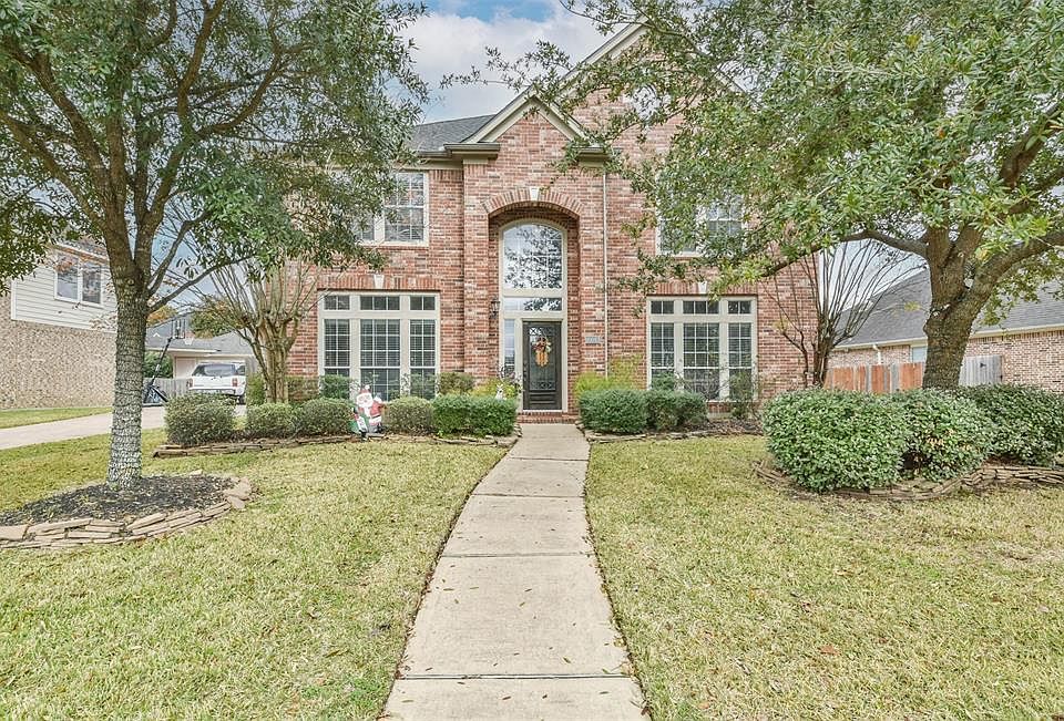 1st image of 16042 Snowny Hills Dr