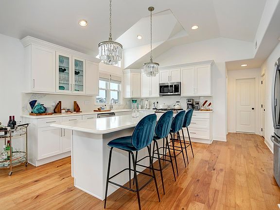 5th image of 209 75th St