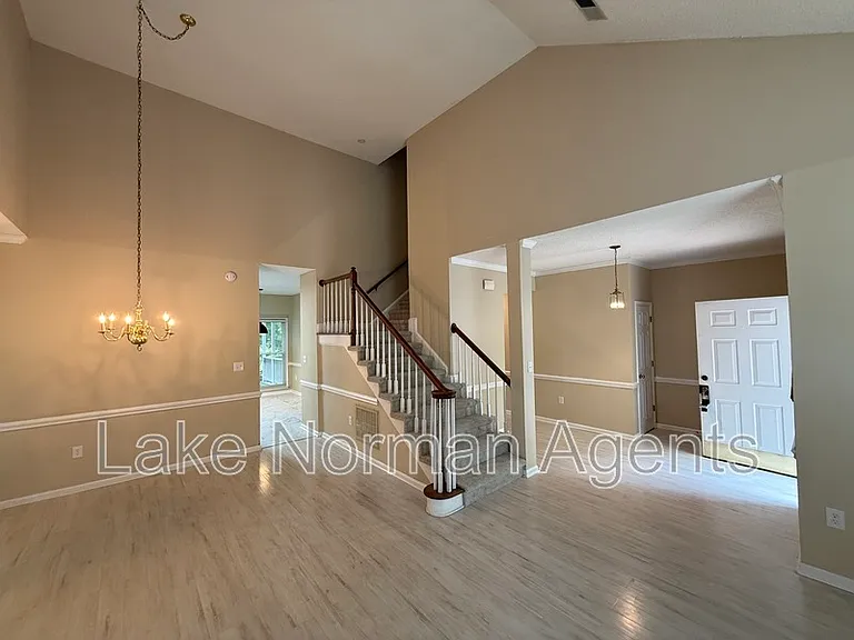 9423 Fairmead Dr — Photo 4