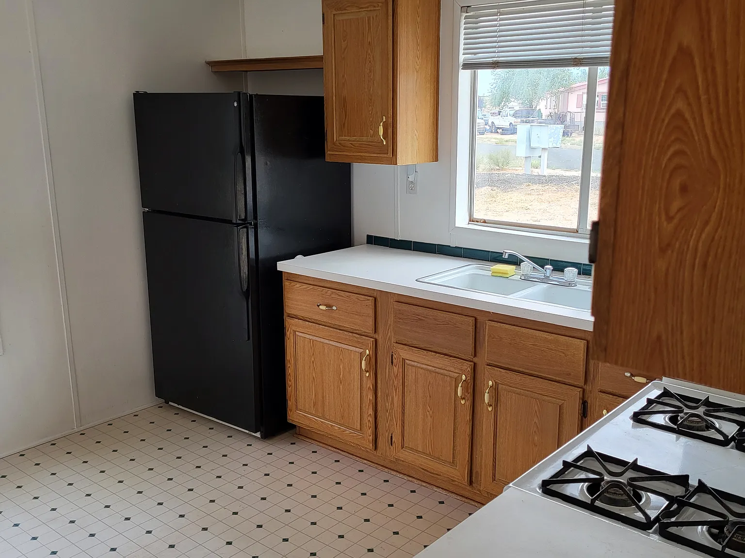 3 bed, 1260 sqft, $2,000 — Photo 2