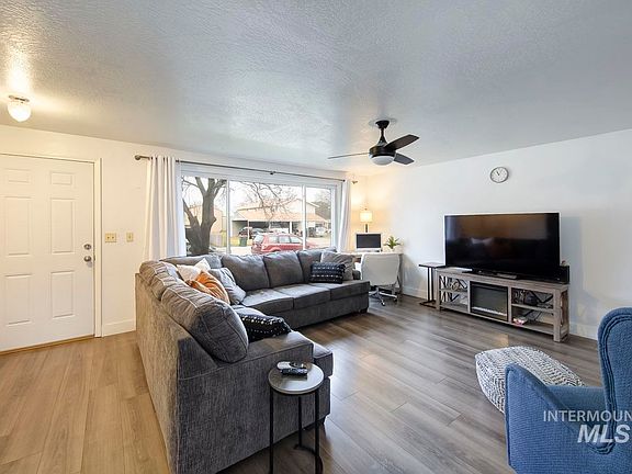 3rd image of 1338 W Sandalwood Dr