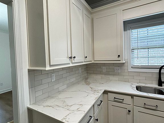 4th image of 3815 Veranda Ct