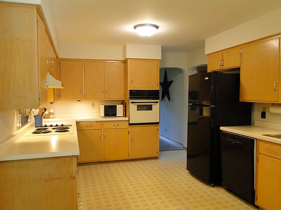 Large, clean kitchen