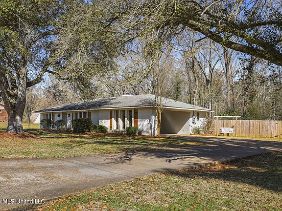 4th image of 349 Bob White Dr