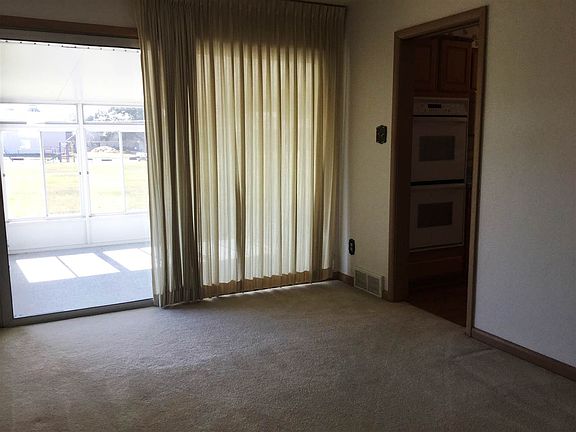4th image of 325 Sycamore Ln