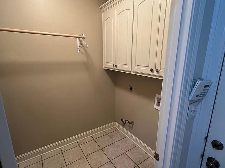 10513 Plum Creek Dr — Photo 13