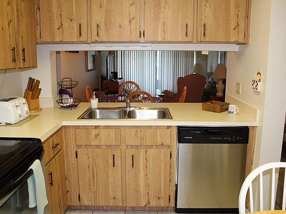 5th image of 3447 Flossmoor Ave #203