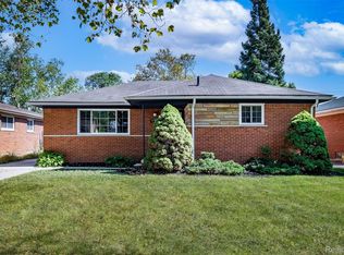 21710 Parklawn St, Oak Park, MI