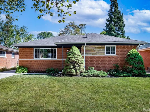 21710 Parklawn St, Oak Park, MI 48237