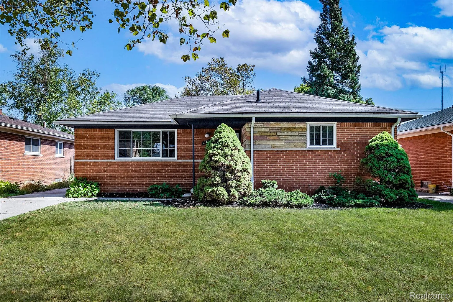 21710 Parklawn St photo 1