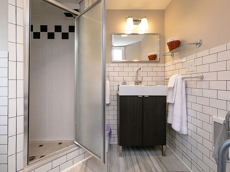 7 1/2 Georgia Ave #B — Photo 8