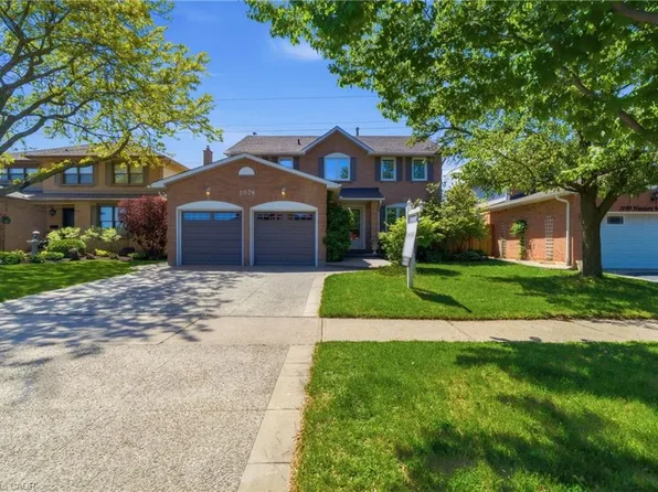 2078 Hunters Wood Dr, Burlington, ON L7M 2T2