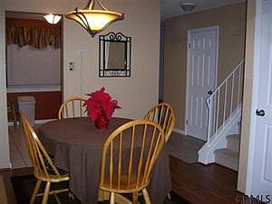 5th image of 127 Point Of Woods Dr