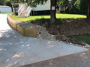 10 Bowen Hl, Pelzer, SC 29669