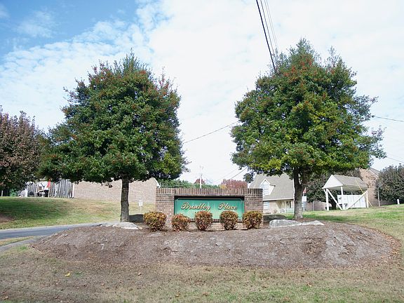 5th image of 931 Chip Cove Ln