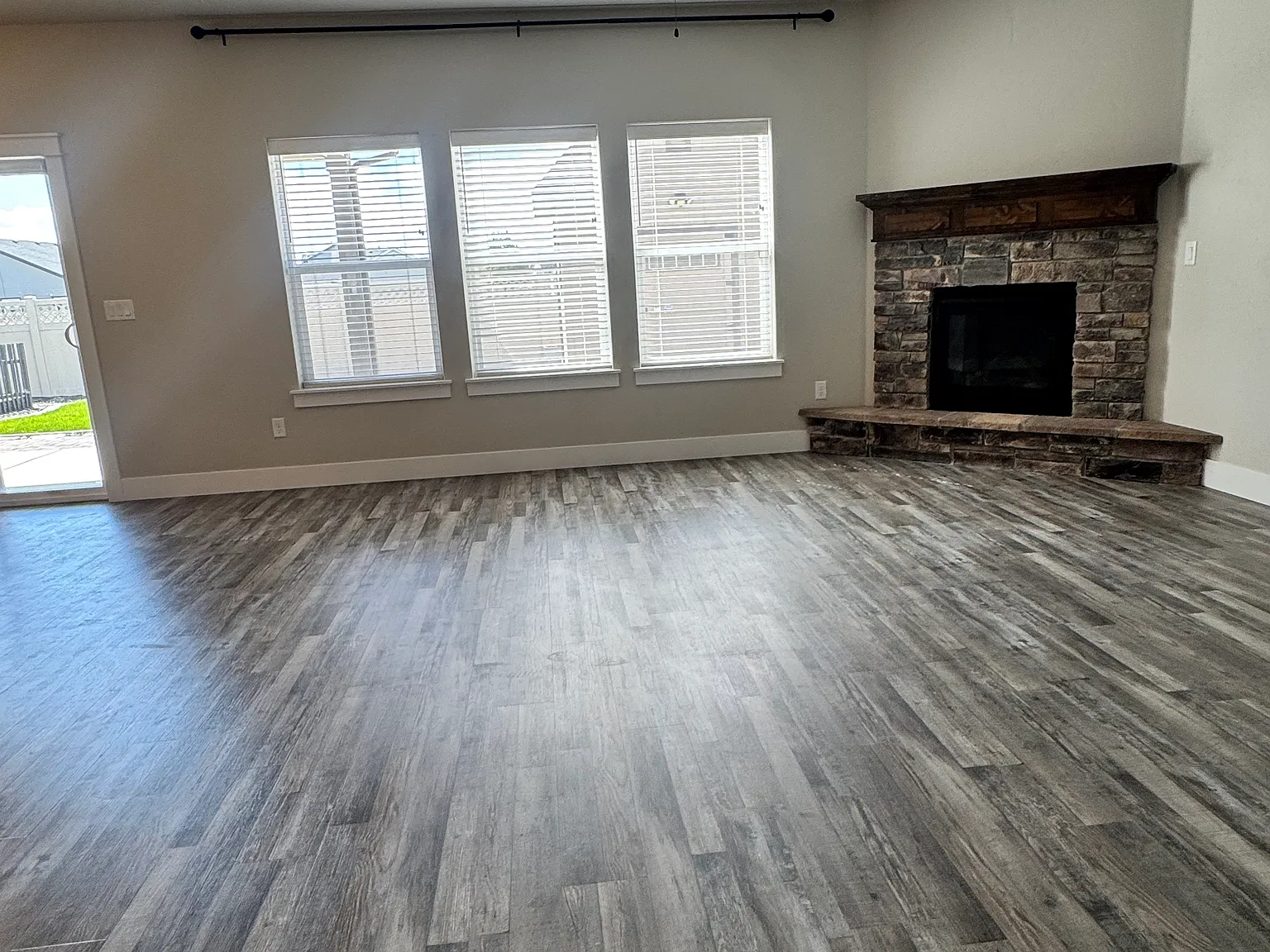 4 bed, 2695 sqft, $2,850 — Photo 4