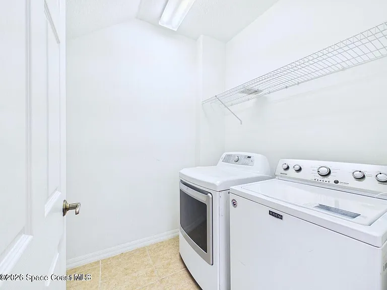 131 Majestic Bay Ave — Photo 6