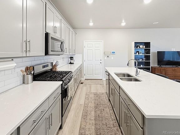 3rd image of 325 Remuda Road
