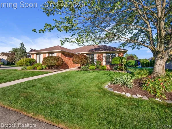 43909 Welland Dr, Clinton Township, MI 48038