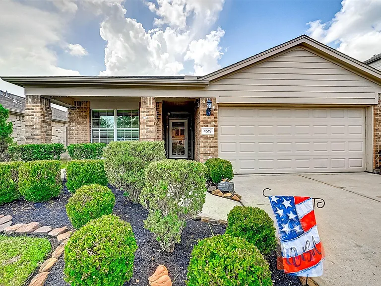 4519 Woodspring Glen Ln — Photo 1