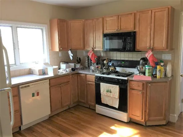 13 Arlington St, Somerville, MA 02145