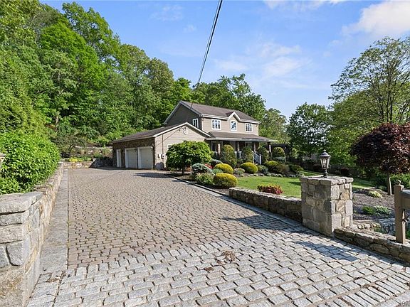3rd image of 66 Woodbine Dr