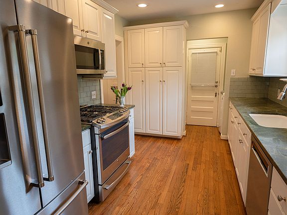 4th image of 2215 Cambria Blvd