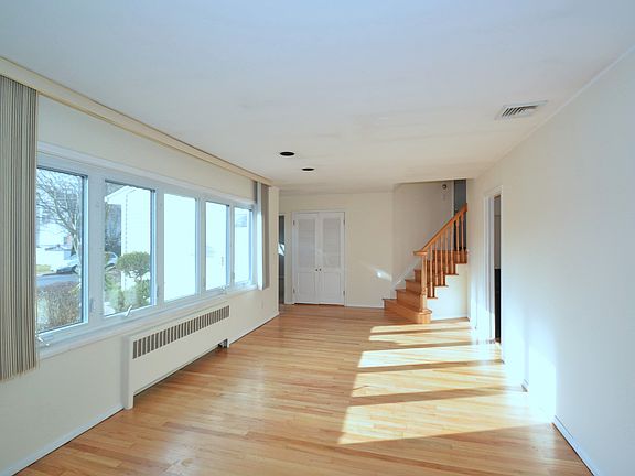 3rd image of 147 Hamilton Ave