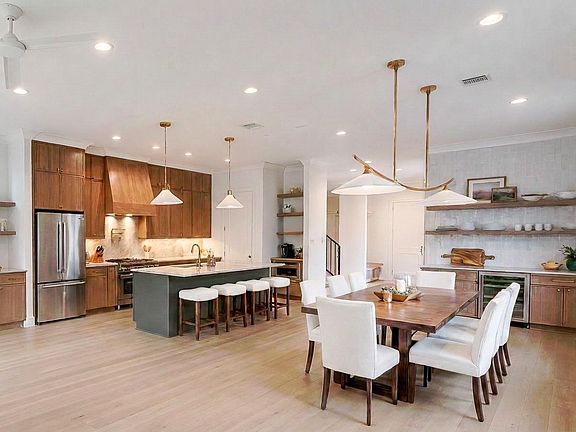 2nd image of 8553 Forum Dr