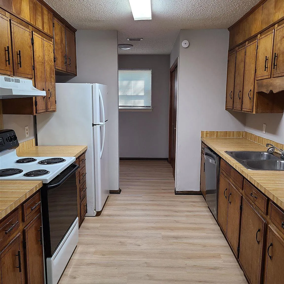 2 bed, 1.0 bath, 1042 sqft, $1,025 — Photo 3