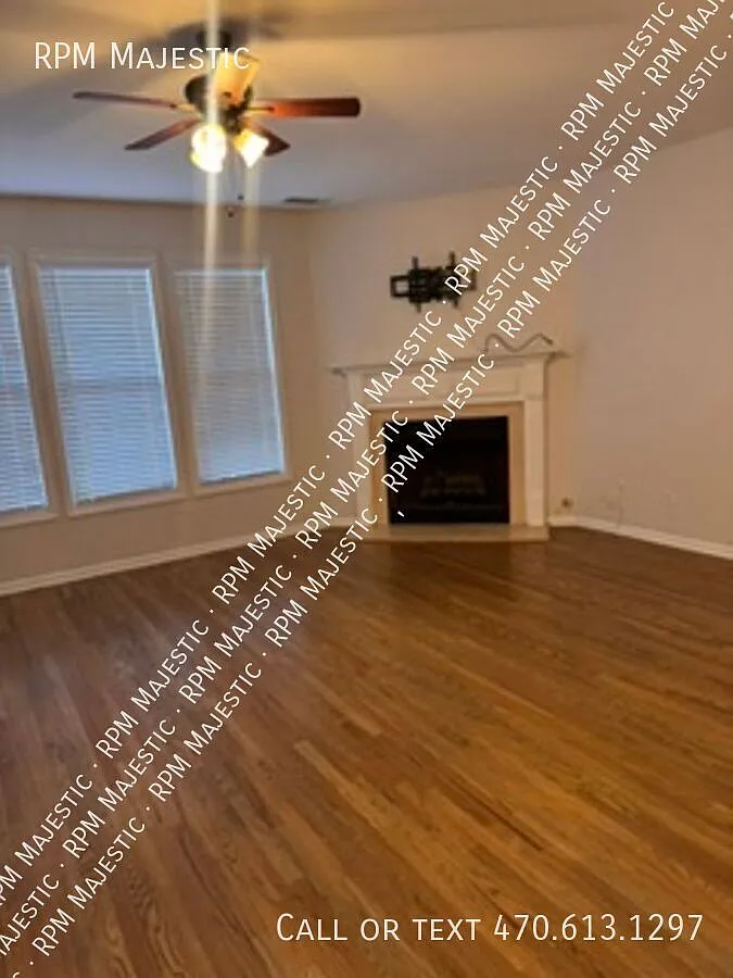 Beautiful 4-Bedroom Townhome in Gated Dunwoody Community — Photo 3