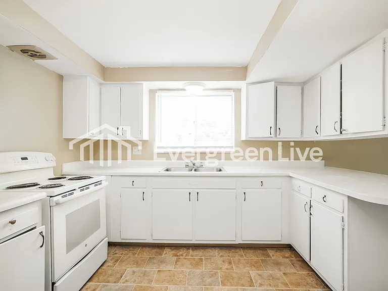 1449 Marty Dr — Photo 8