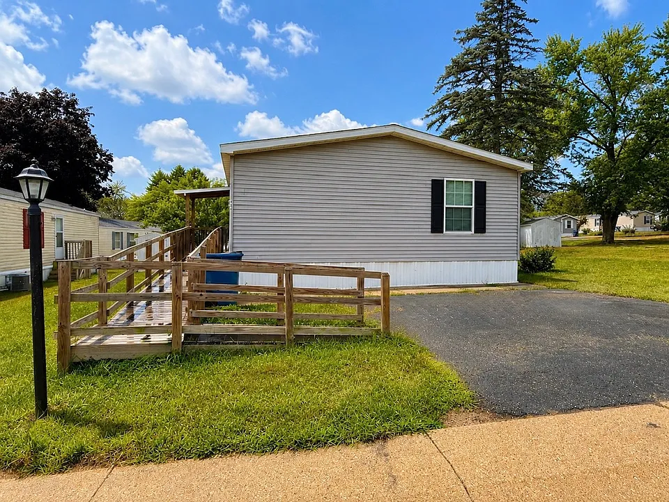504 Pettycoat Ln