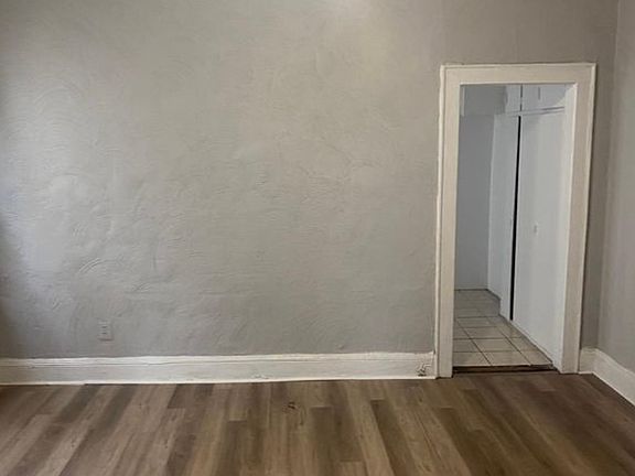 5th image of 417 Leslie St #1L