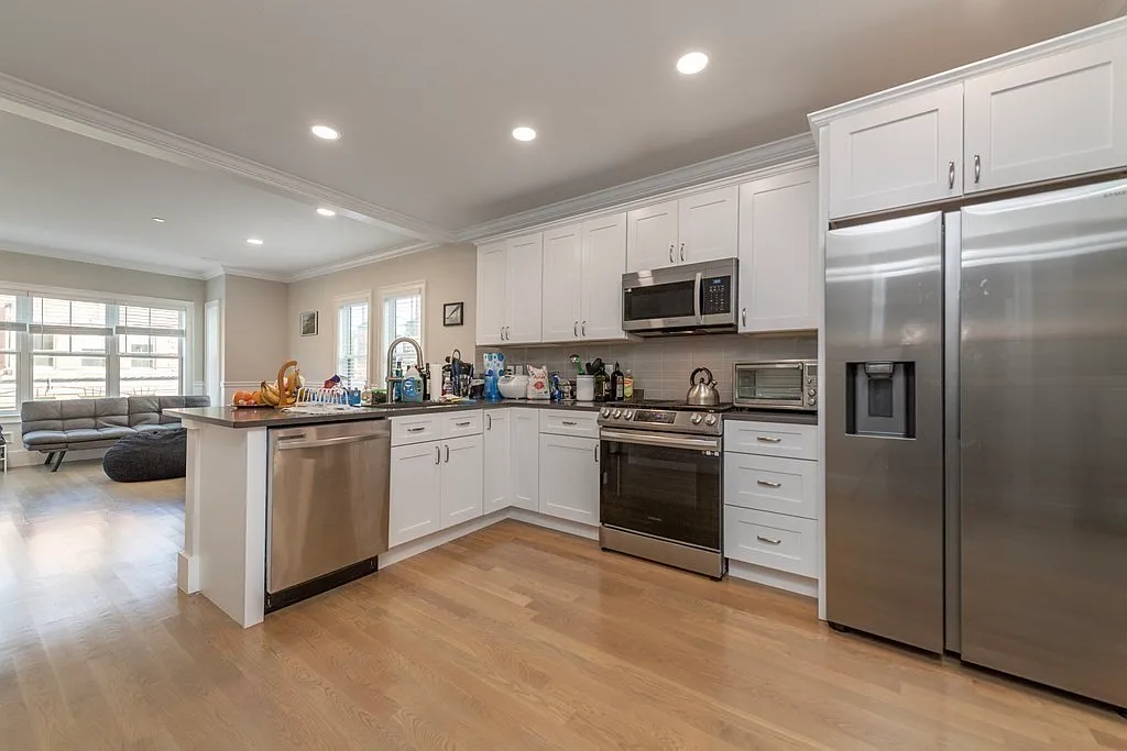 3 bed, 1500 sqft, $4,500 — Photo 3