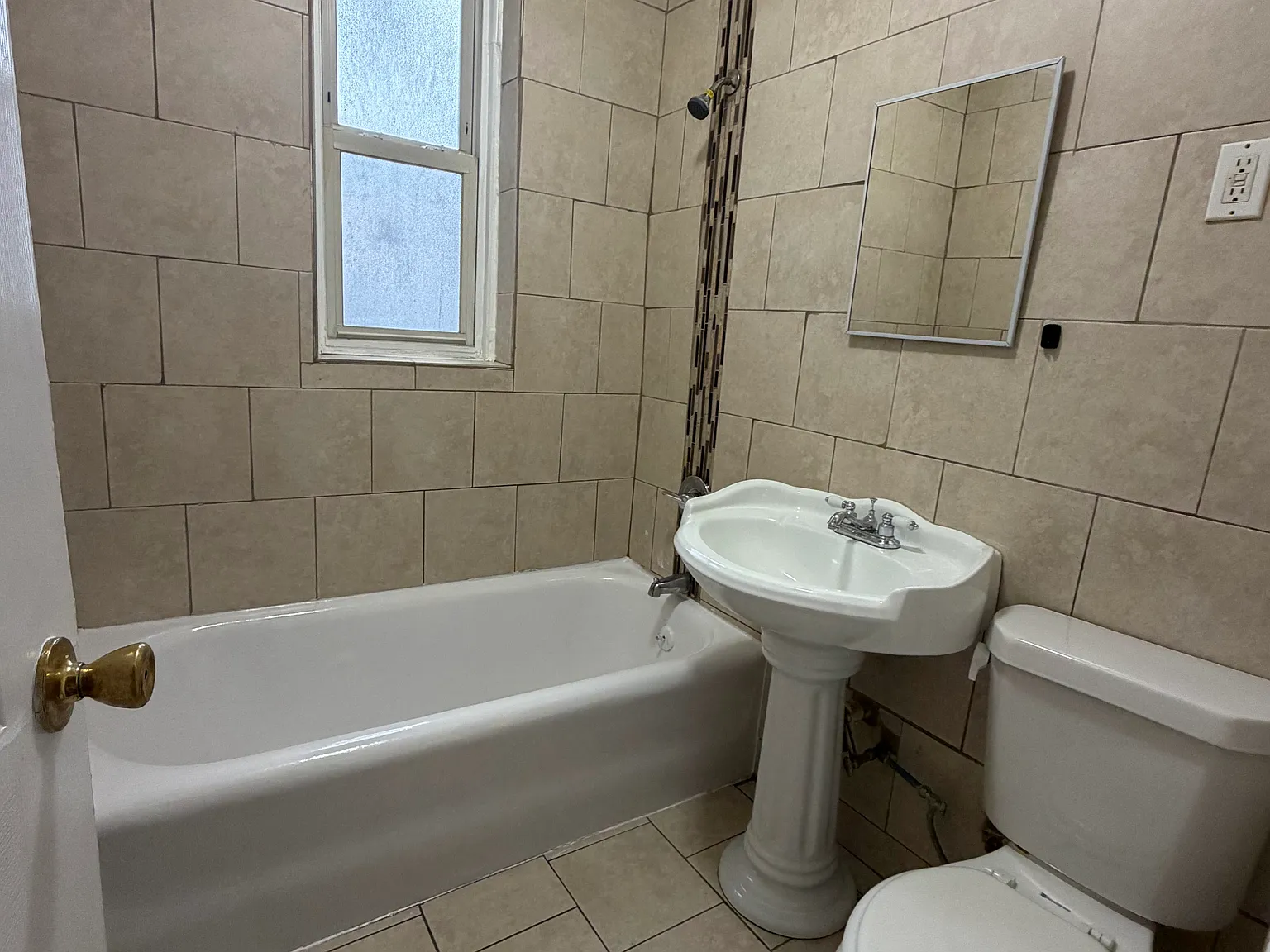 2 bed, $1,825 — Photo 2