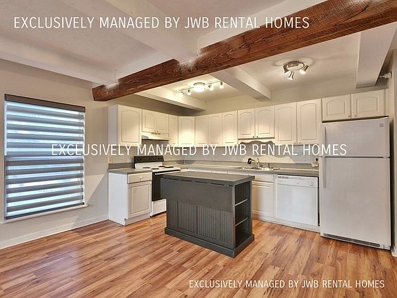 4th image of 137 1/2 King St APT 3