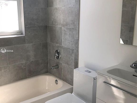 5th image of 402 NW 12th Ave APT 109