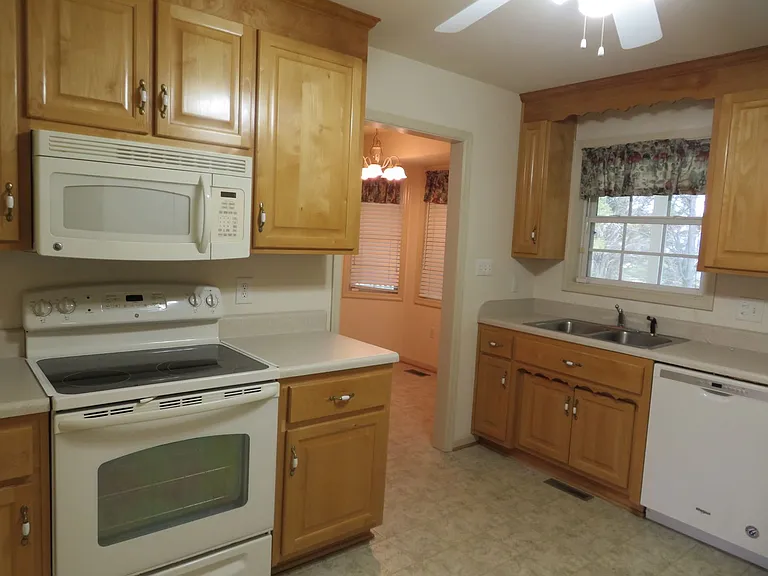 112 Shade Tree Ct — Photo 8