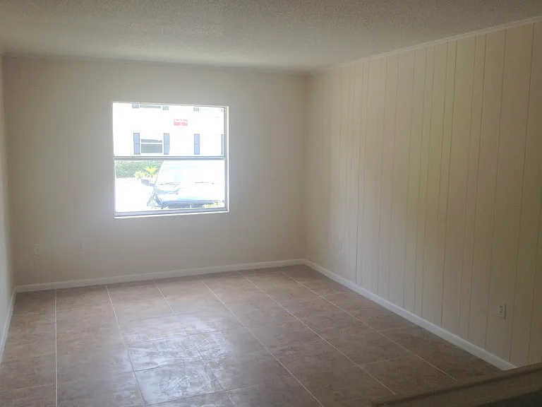 927 N Iowa Ave #B-15 — Photo 3