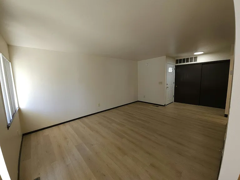 2550 Lee St SE — Photo 3