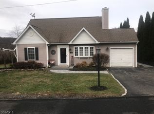 42 Lakeside Ave, Stockholm, NJ 07460