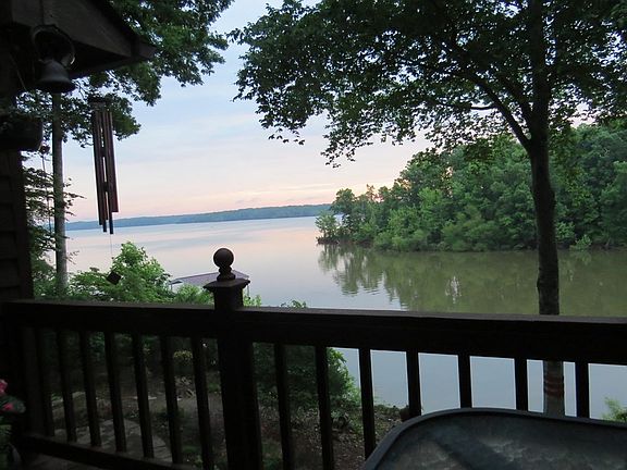 3rd image of 140 Stacey Ct