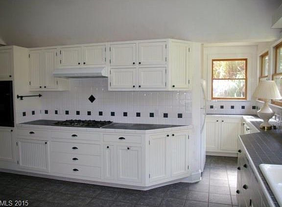 5th image of Mandavilla Dr
