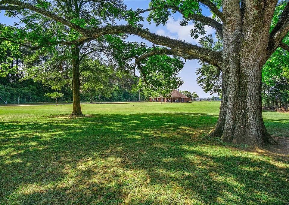 1st image of 20640 Oakdale Dr